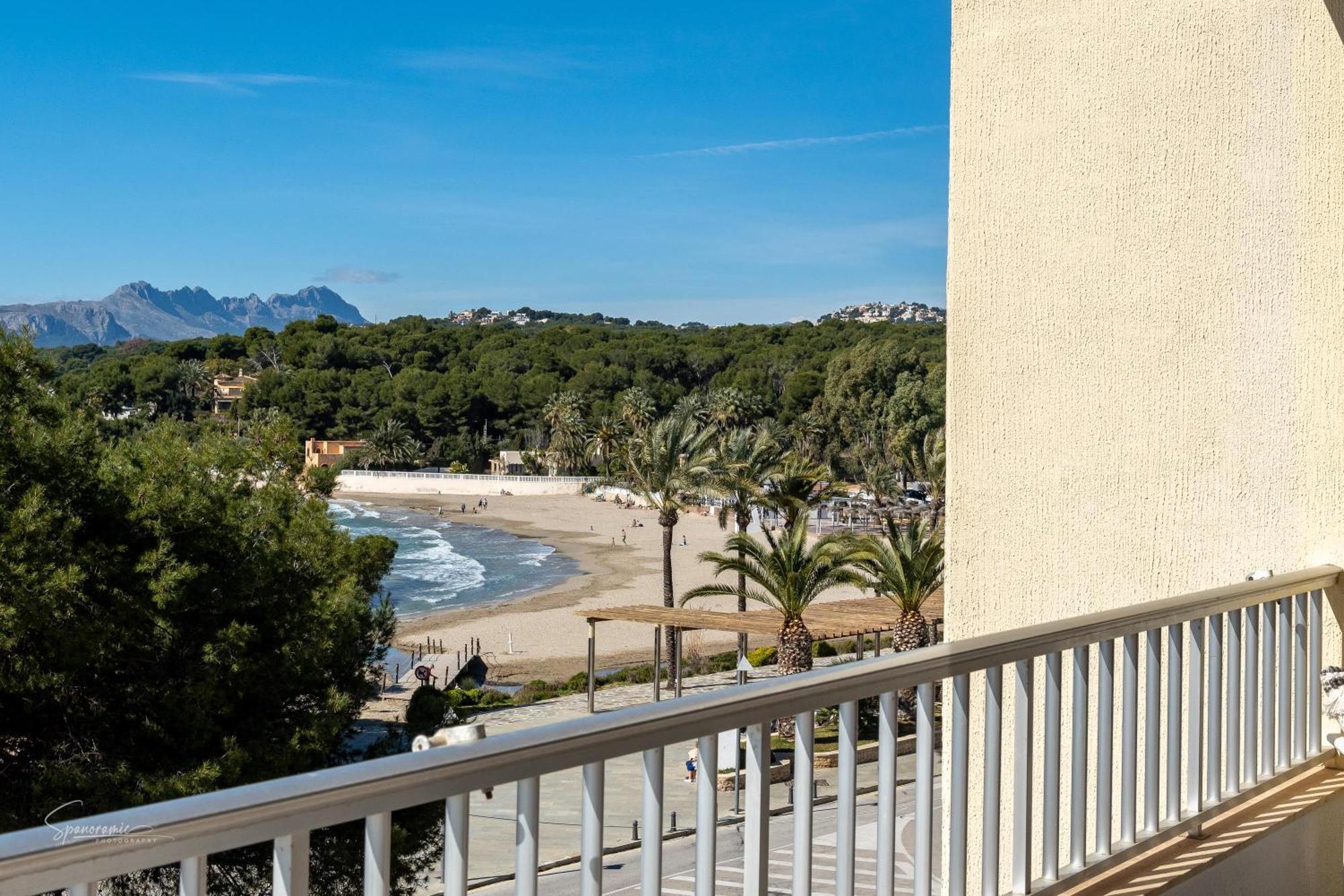 Vista Castillo - By Aldertons Moraira